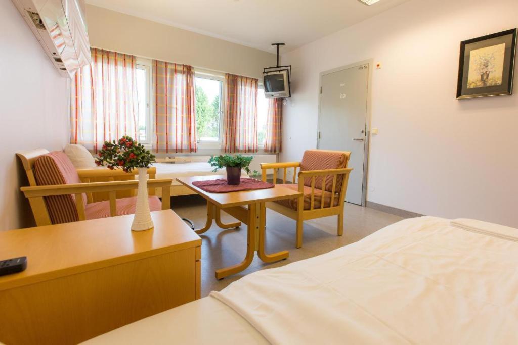Stensby Hostel Eidsvoll Exterior photo